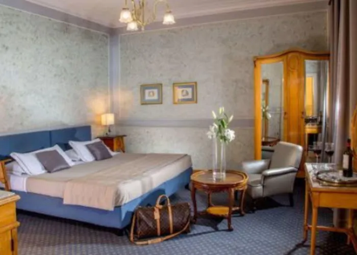 Alexandra Hotel 3*