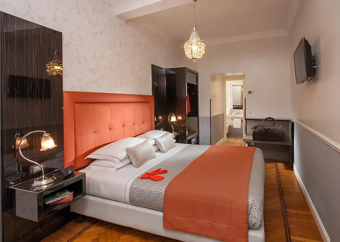 Alexandra Hotel 3*
